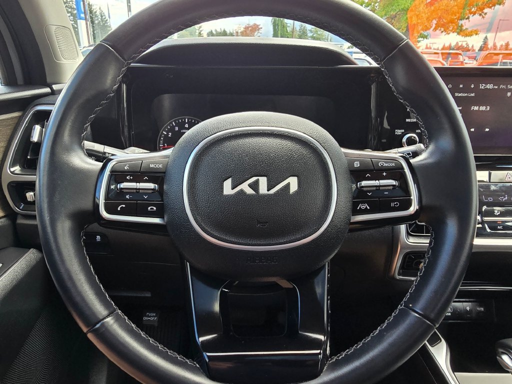 Used 2023 Kia Sorento S w/ Panoramic Sunroof Package AWD/4WD image 17