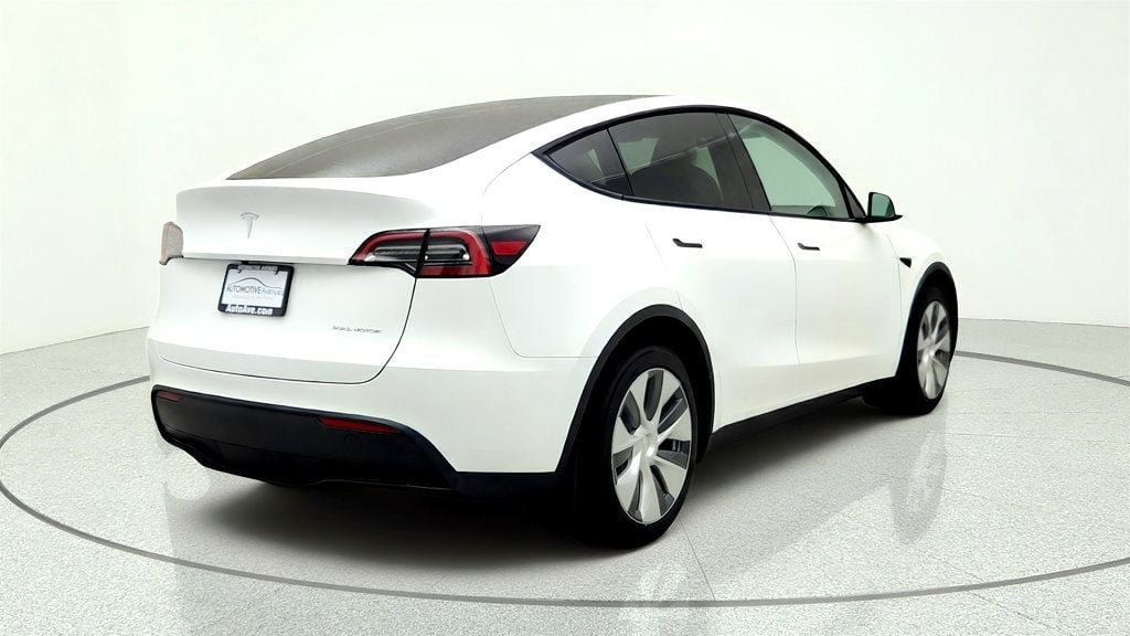 Used 2023 Tesla Model Y Long Range AWD/4WD image 5
