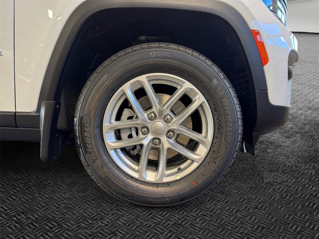 New 2025 Jeep Grand Cherokee Laredo X w/ Luxury Tech Group I image 11