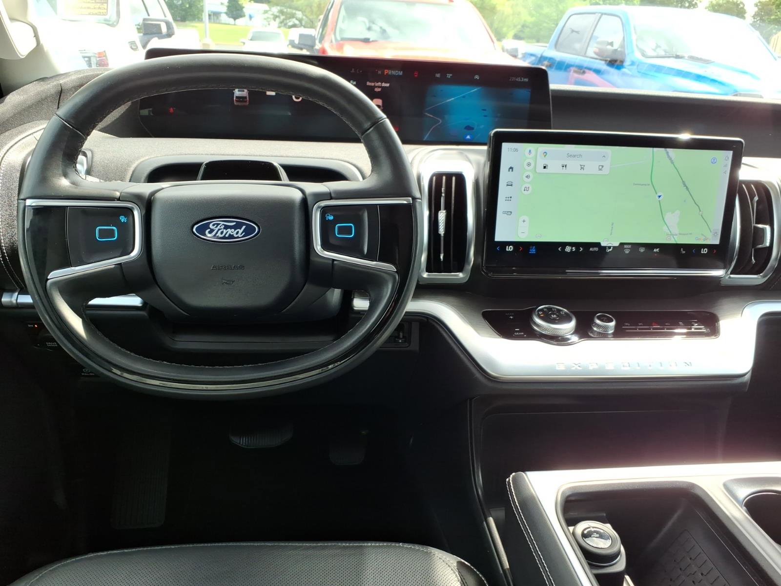 Used 2025 Ford Expedition Platinum AWD/4WD image 12