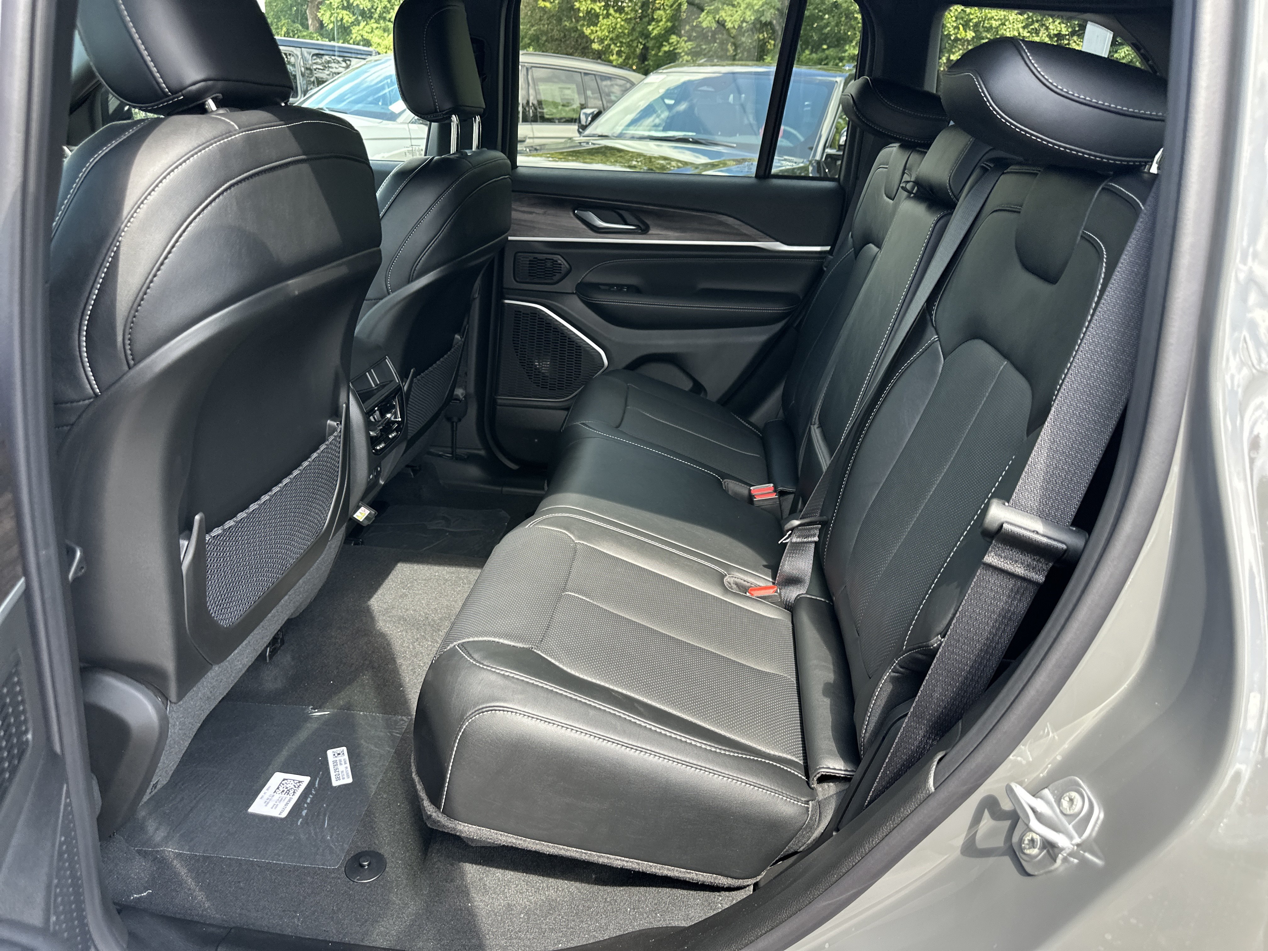 New 2027 Jeep Grand Cherokee Limited AWD/4WD image 30