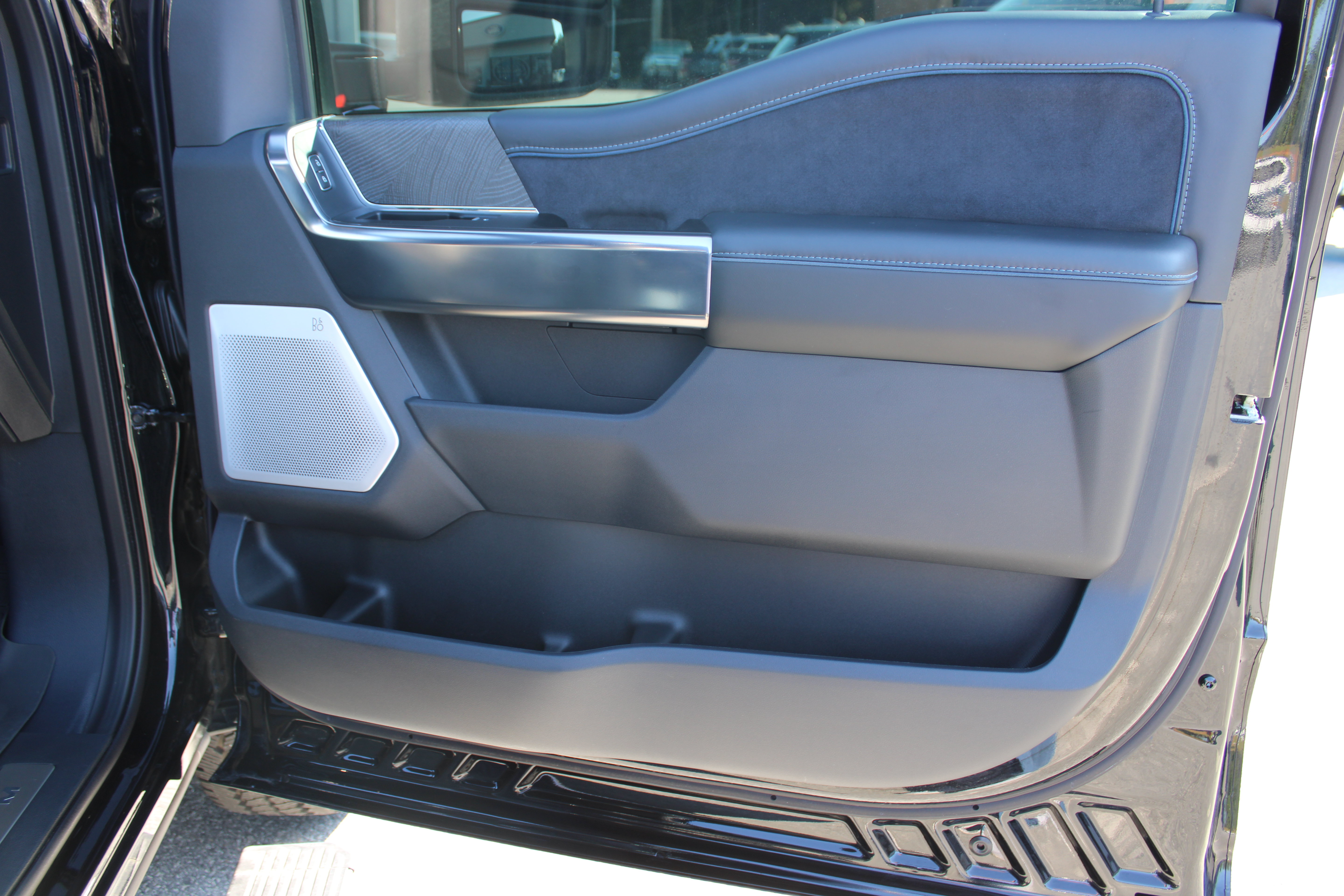 Used 2025 Ford F350 Platinum AWD/4WD image 16