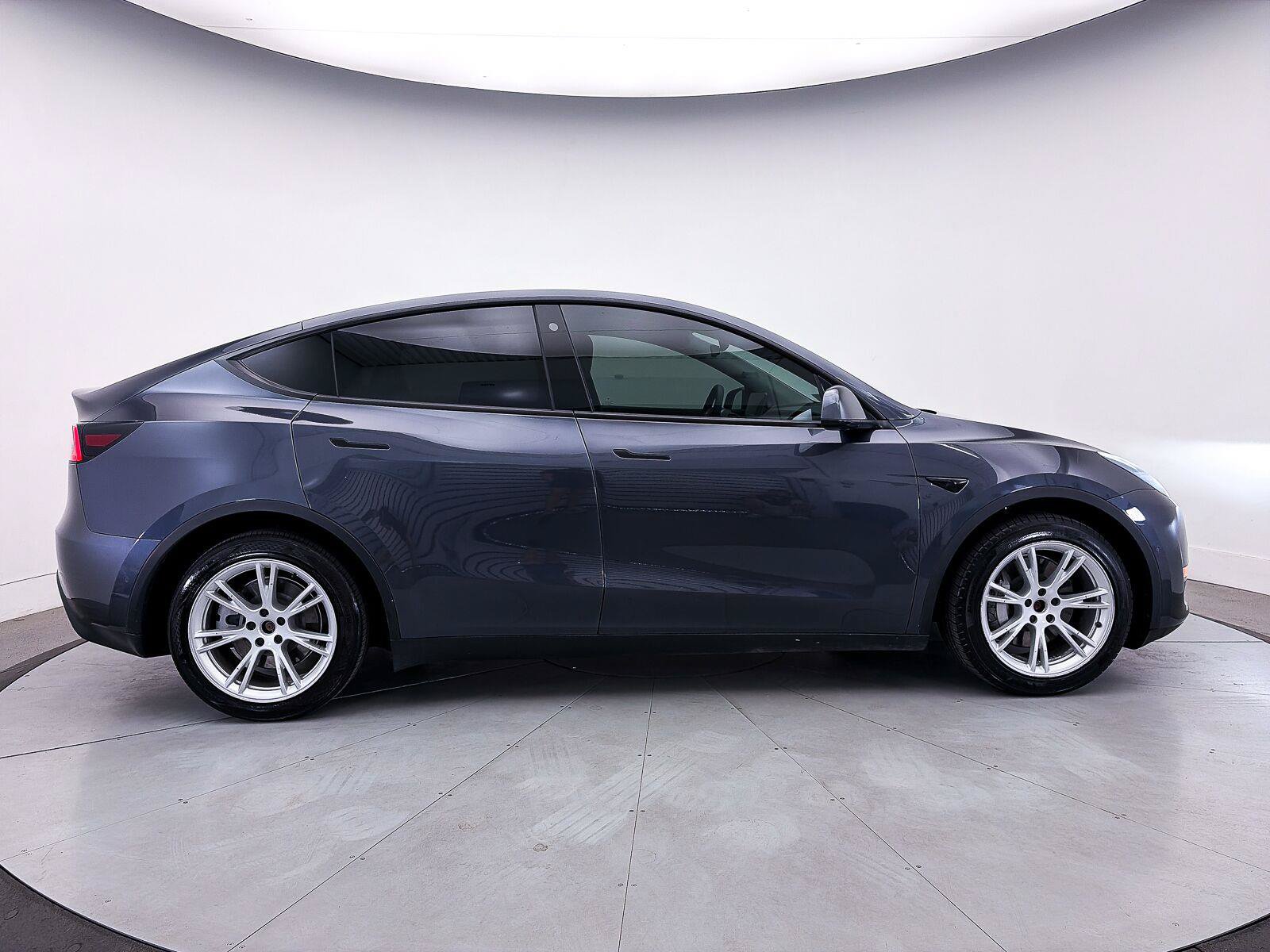 Used 2021 Tesla Model Y Long Range AWD/4WD image 36