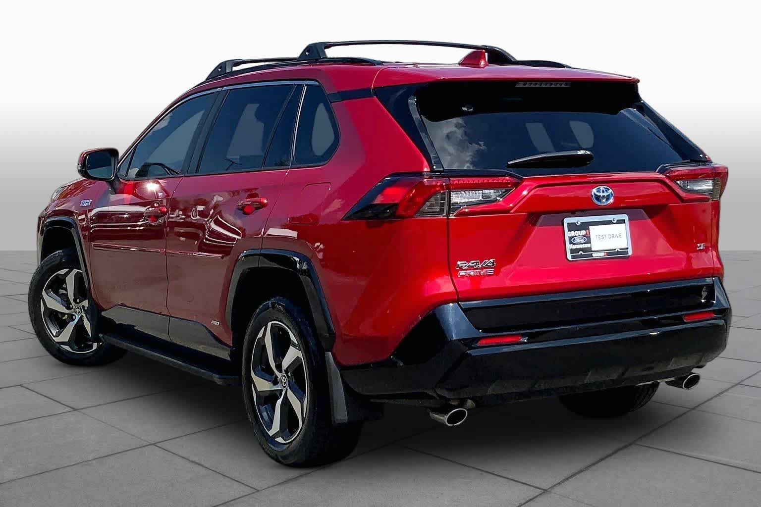 Used 2022 Toyota RAV4 SE w/ Weather & Moonroof Package AWD/4WD image 12