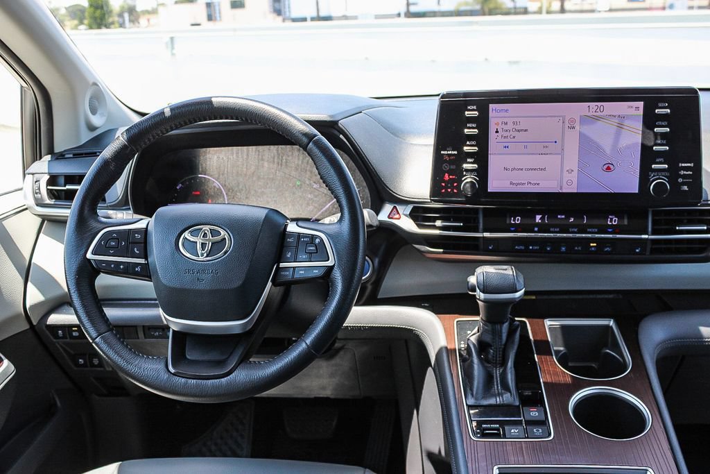 Used 2021 Toyota Sienna XLE w/ XLE Plus Package FWD image 13