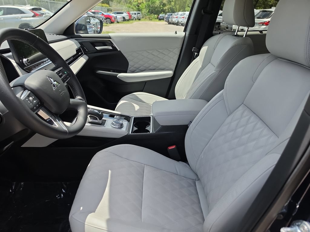 Used 2024 Mitsubishi Outlander SEL Black Edition FWD image 16