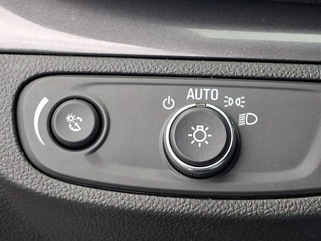 Used 2022 Buick Encore Preferred w/ Safety Package II AWD/4WD image 23