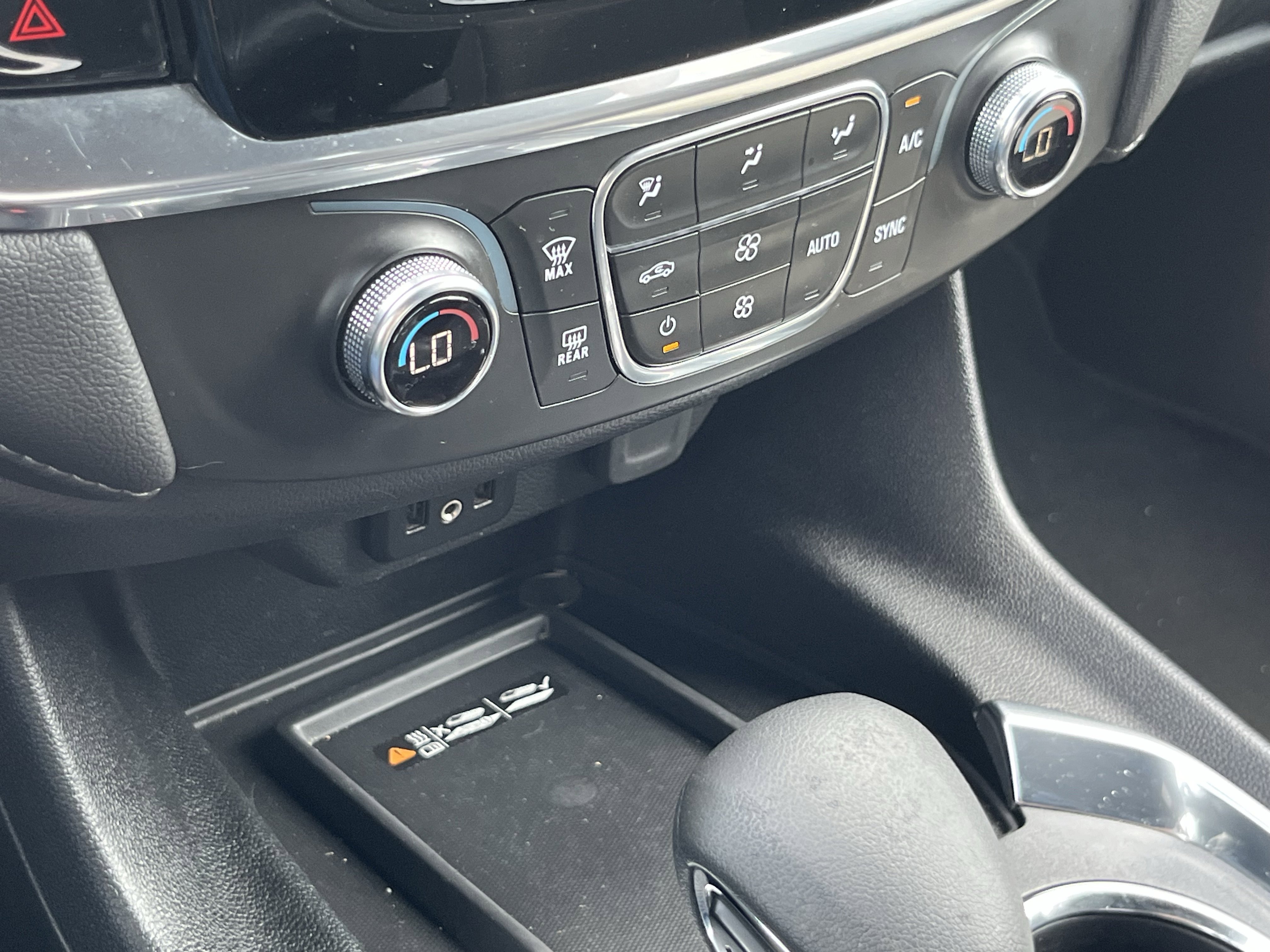 Used 2023 Chevrolet Traverse LT FWD image 29
