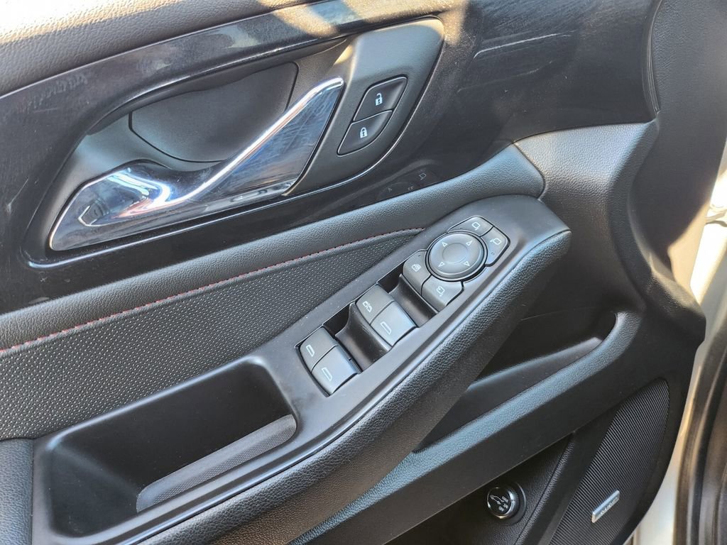 Used 2023 Chevrolet Traverse RS image 33