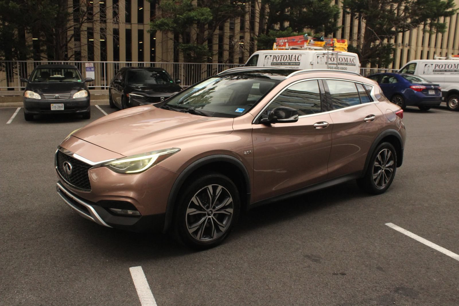Used 2018 INFINITI QX30 Premium AWD/4WD image 12
