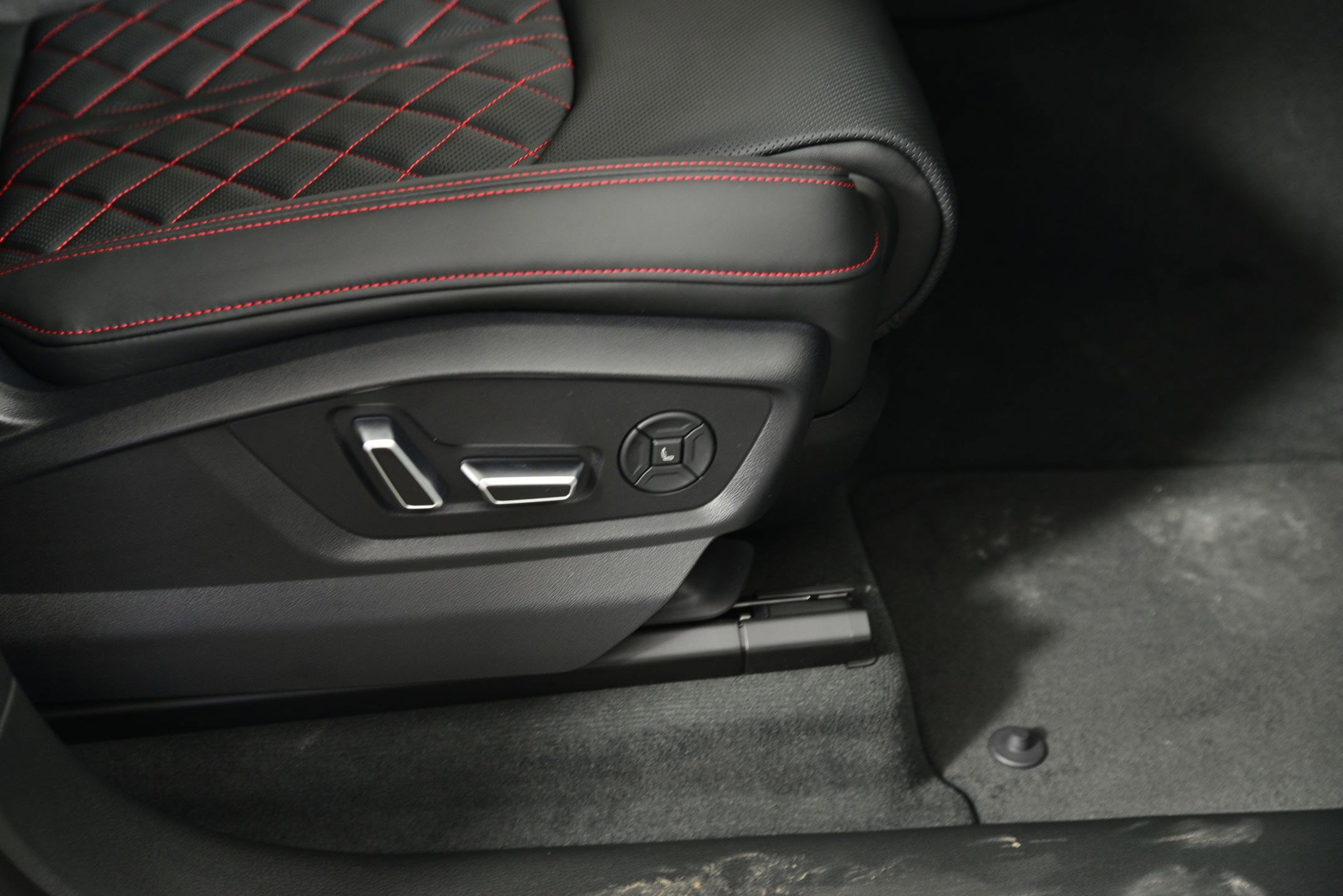 New 2026 Audi SQ8 Prestige image 10