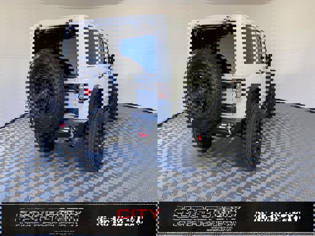 Used 2018 Jeep Wrangler Unlimited Sahara w/ Connectivity Group image 7