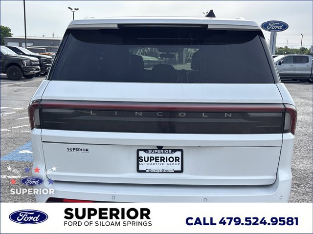 Used 2025 Lincoln Navigator Reserve AWD/4WD image 4