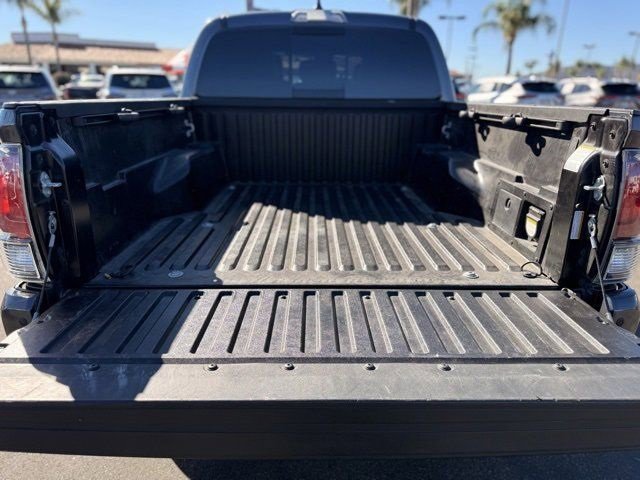 Used 2022 Toyota Tacoma Limited image 6