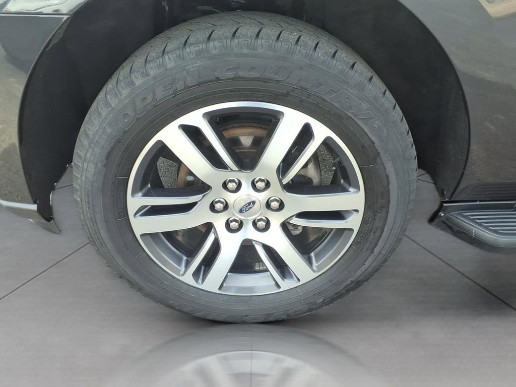 Used 2024 Ford Expedition Limited image 10