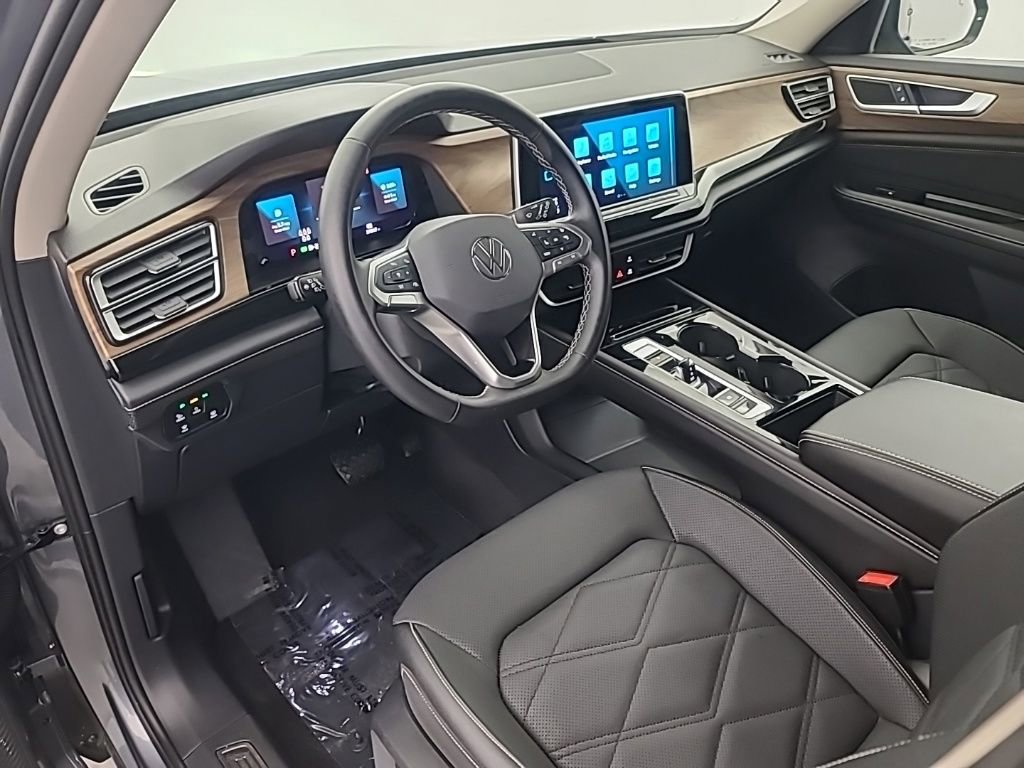 Used 2025 Volkswagen Atlas SE image 27