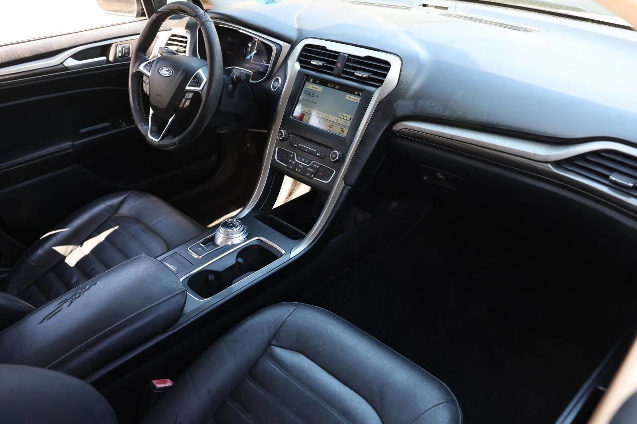 Used 2018 Ford Fusion SE w/ Fusion SE Technology Package image 40