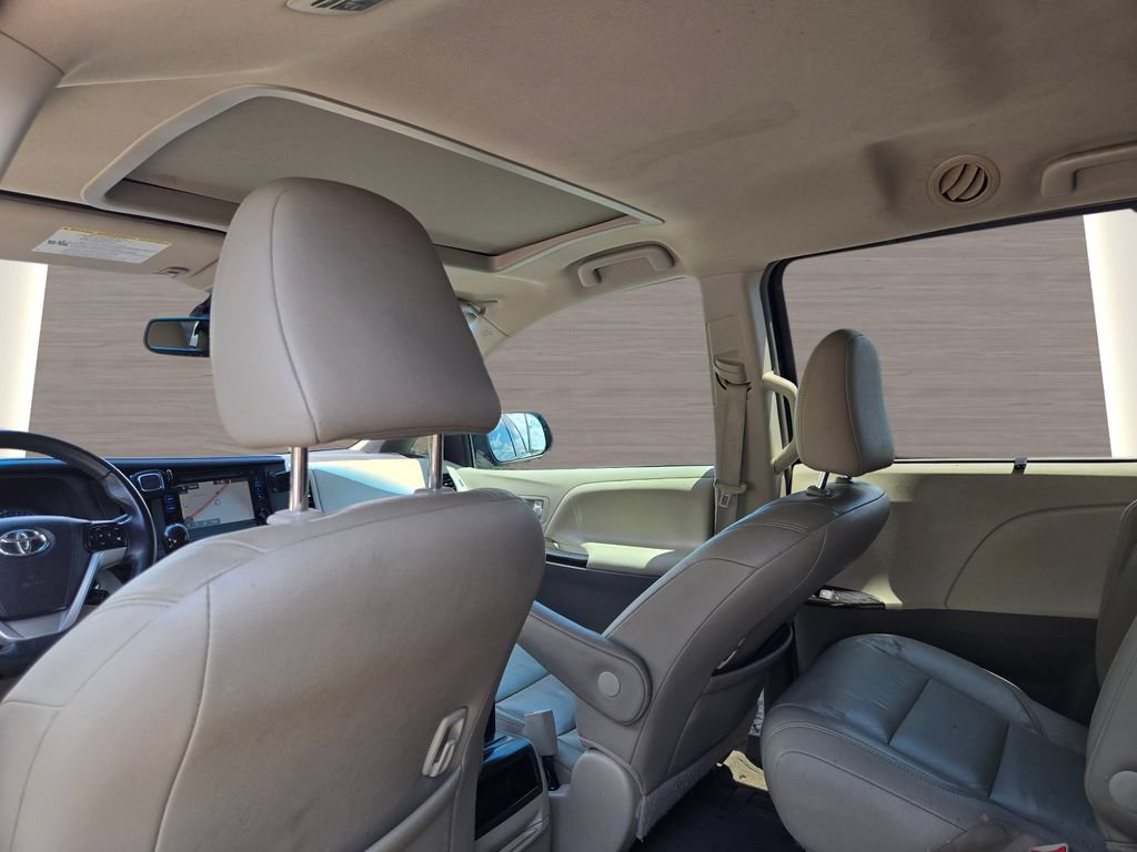 Used 2015 Toyota Sienna XLE w/ XLE Navigation Package FWD image 18