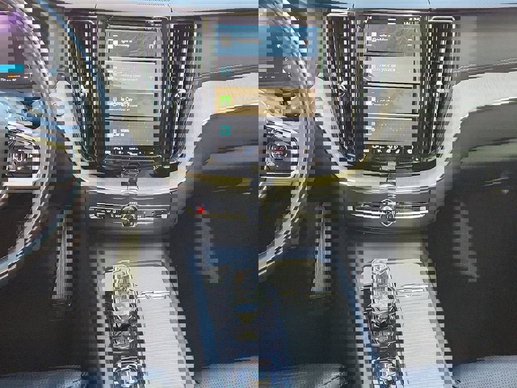 Used 2022 Volvo XC60 B5 Inscription w/ Advanced Package AWD/4WD image 11