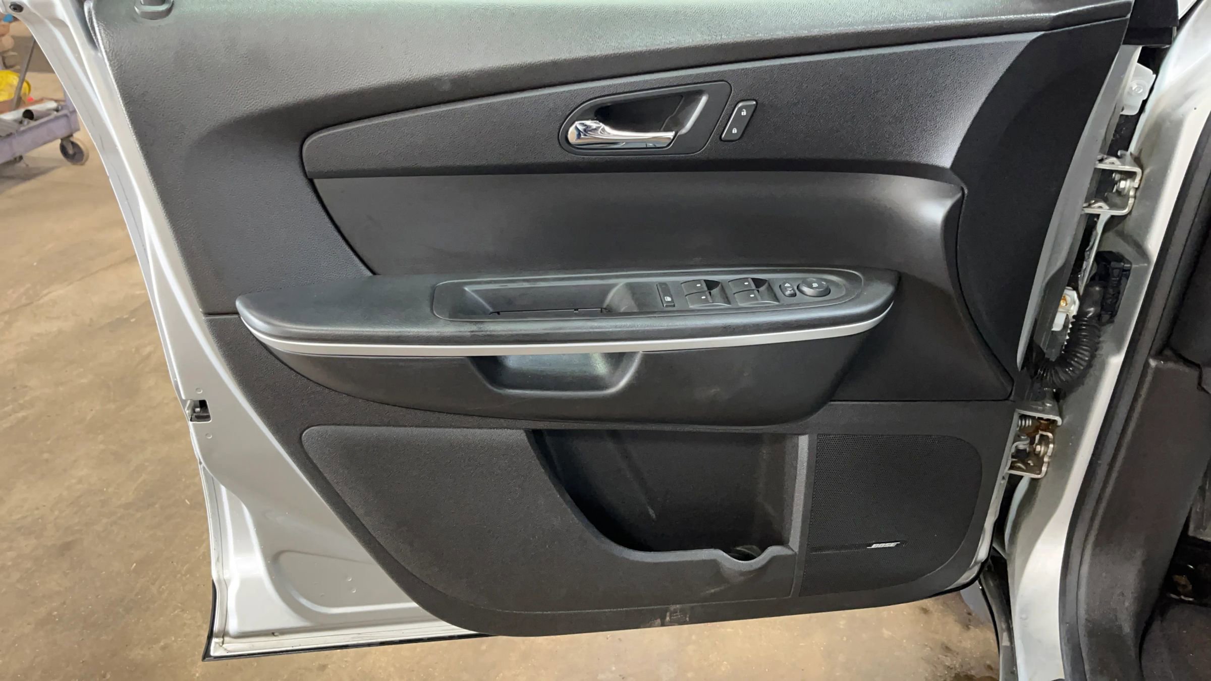 Used 2012 GMC Acadia SLT image 17