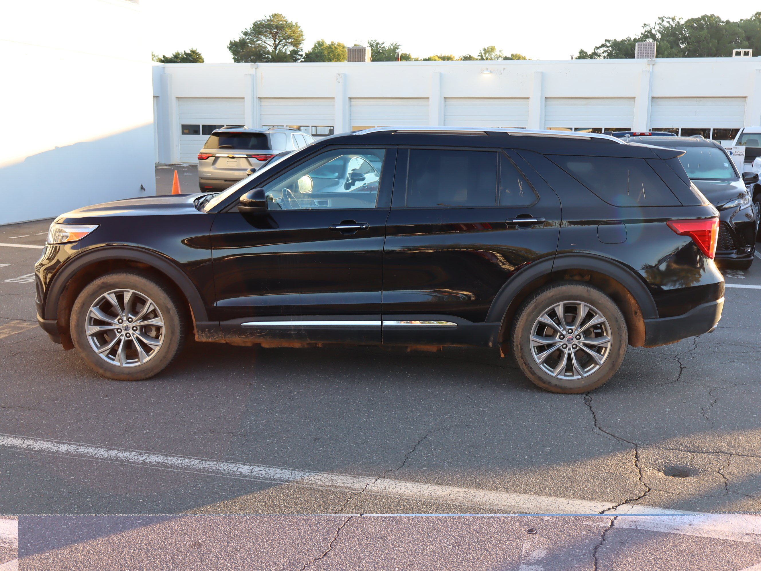 Used 2023 Ford Explorer Limited AWD/4WD image 7
