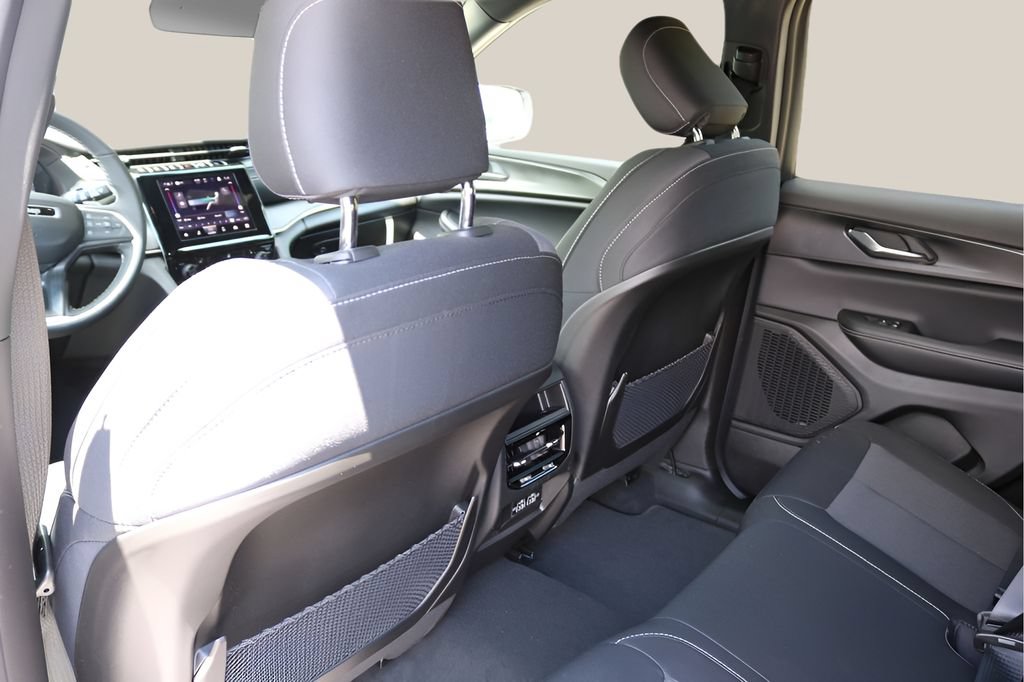 New 2026 Jeep Grand Cherokee Laredo X RWD image 15