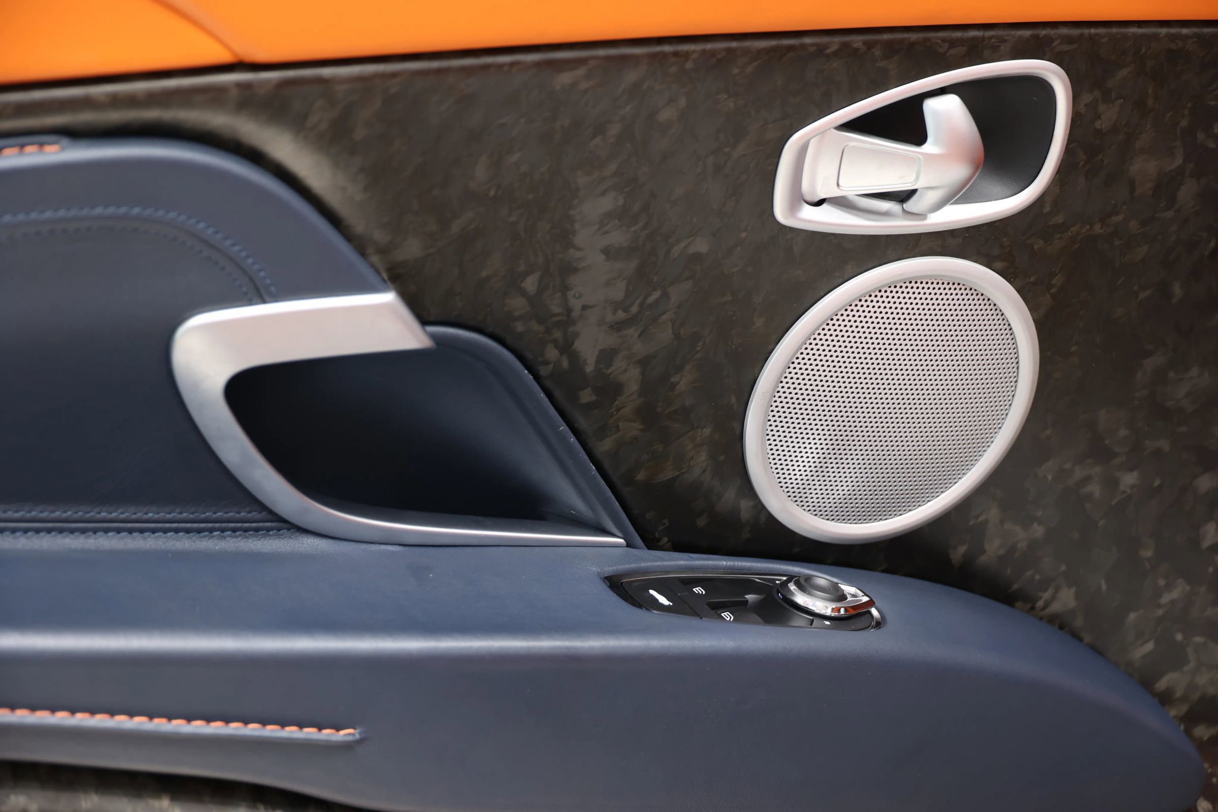 Used 2019 Aston Martin DB11 Volante RWD image 12