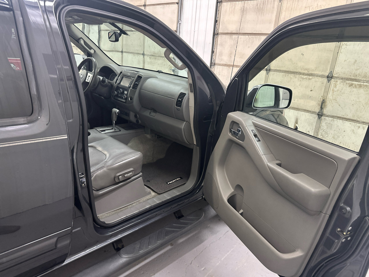 Used 2013 Nissan Frontier SL image 40