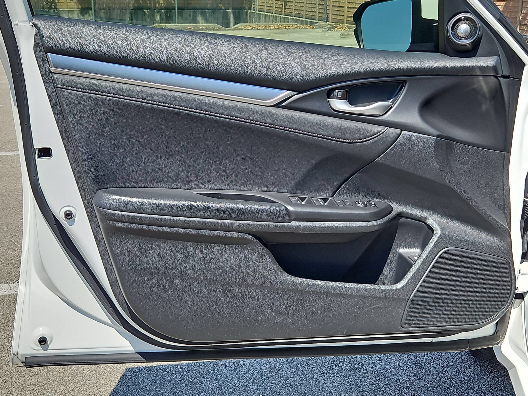 Used 2018 Honda Civic Touring image 10