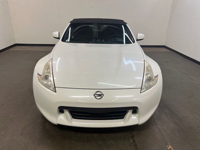 Used 2012 Nissan 370Z Roadster image 2