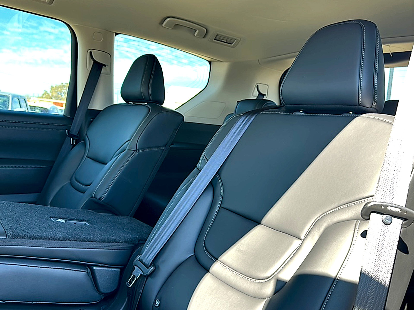 New 2025 Nissan Armada SV image 16