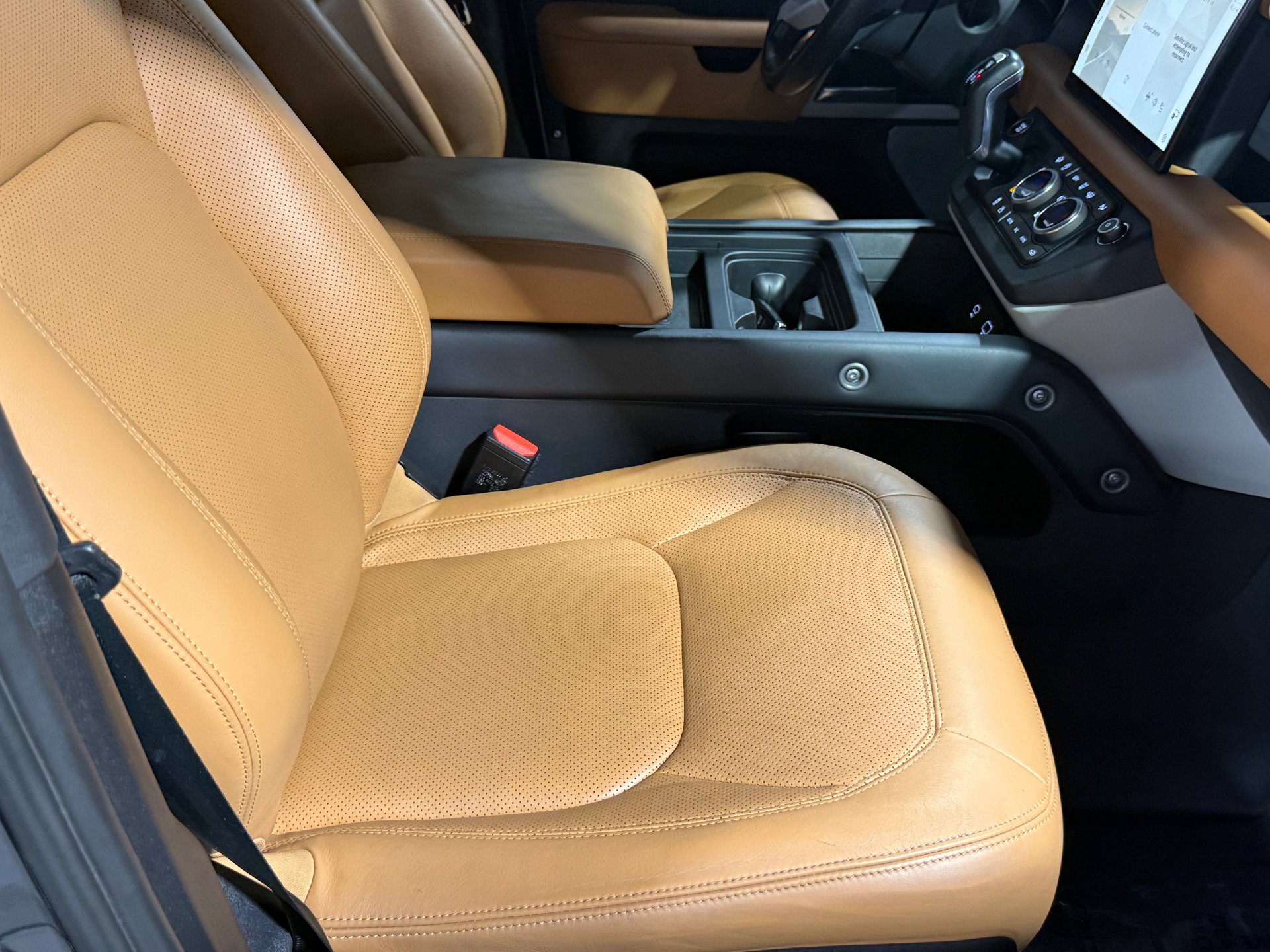 Used 2023 Land Rover Defender 130 SE AWD/4WD image 45