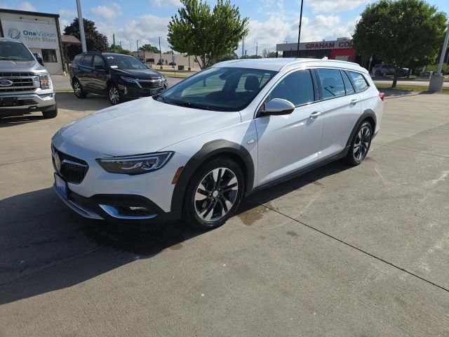 Used 2018 Buick Regal Essence w/ Driver Confidence Package #1 AWD/4WD image 3