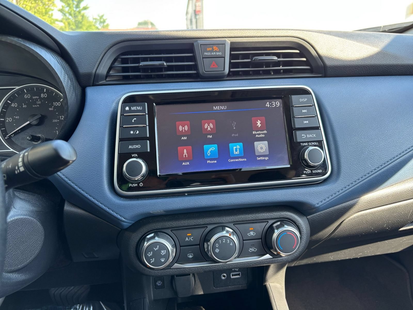 Used 2025 Nissan Versa SV FWD image 21