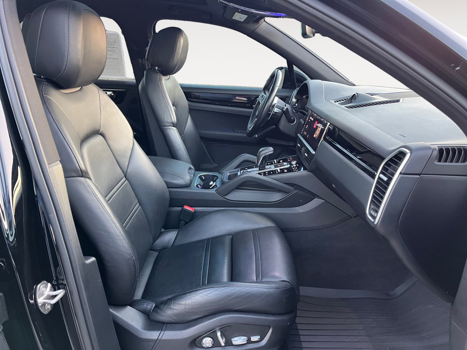 Used 2021 Porsche Cayenne image 19