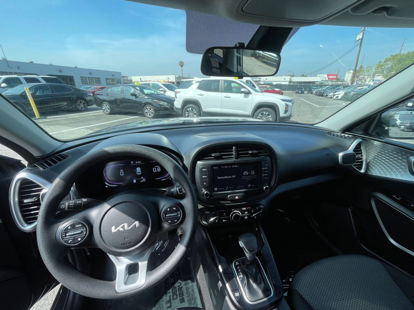 Used 2025 Kia Soul LX w/ LX Technology Package FWD image 33