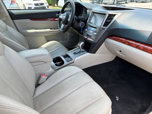 Used 2010 Subaru Outback 2.5i Limited AWD/4WD image 37