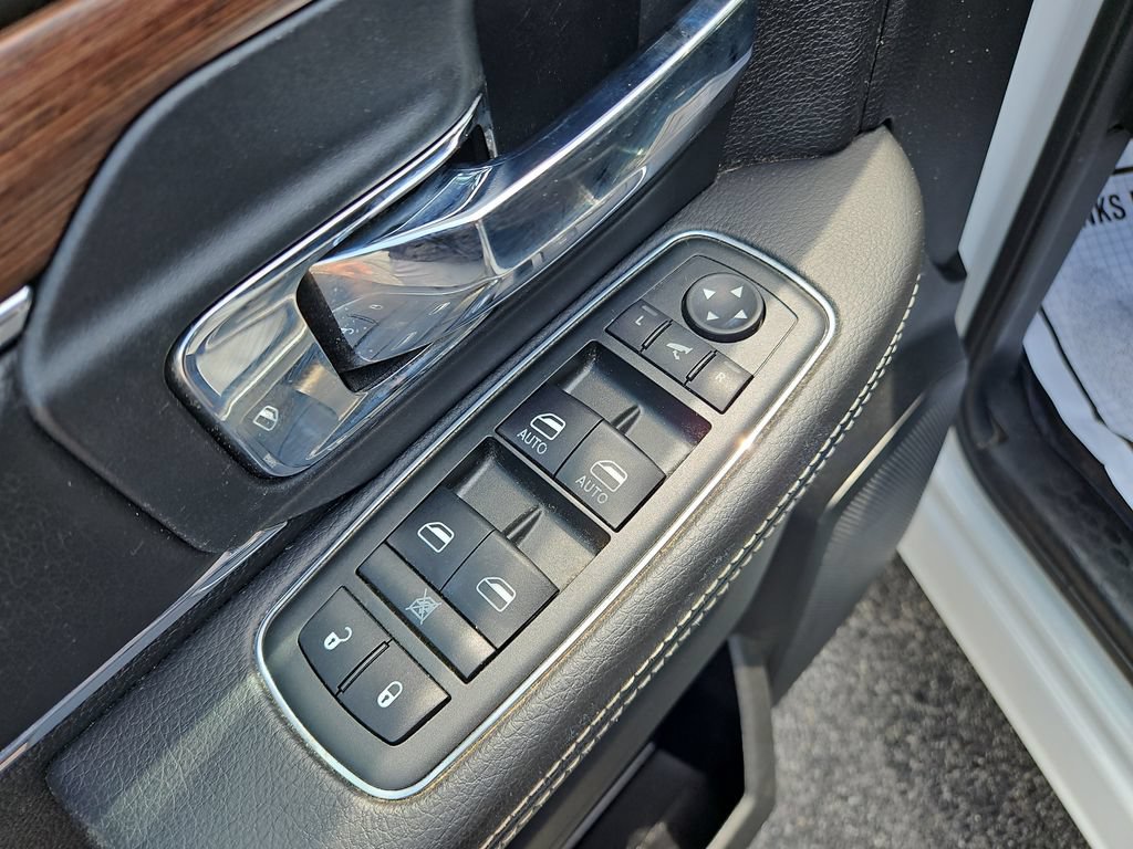 Used 2014 RAM 1500 Laramie w/ Convenience Group AWD/4WD image 12