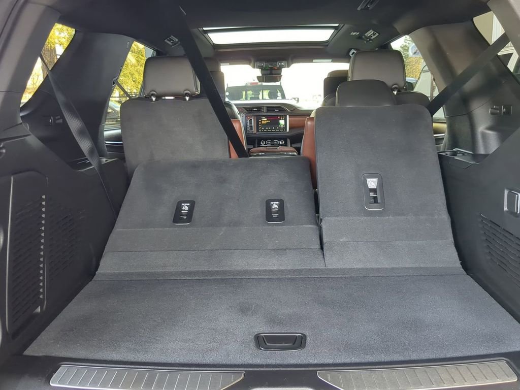 Used 2023 GMC Yukon Denali Ultimate image 11