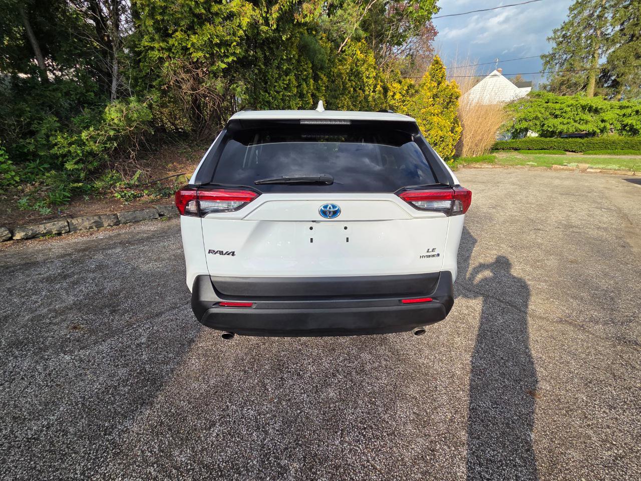 Used 2021 Toyota RAV4 LE AWD/4WD image 4