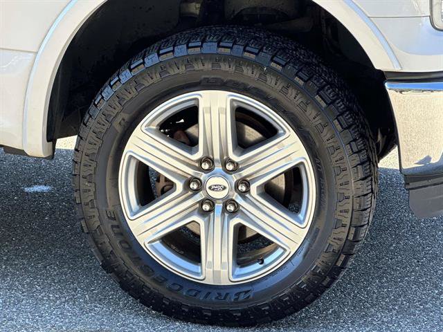 Used 2015 Ford F150 Lariat w/ Equipment Group 502A Luxury AWD/4WD image 31
