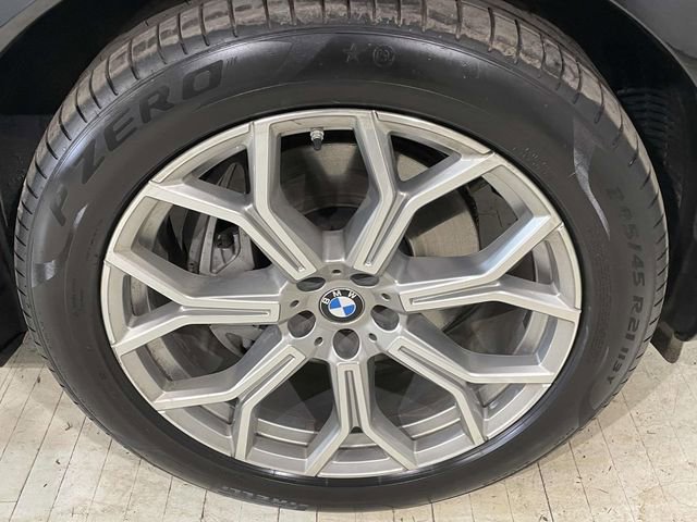 Used 2022 BMW X7 xDrive40i w/ Premium Package image 16