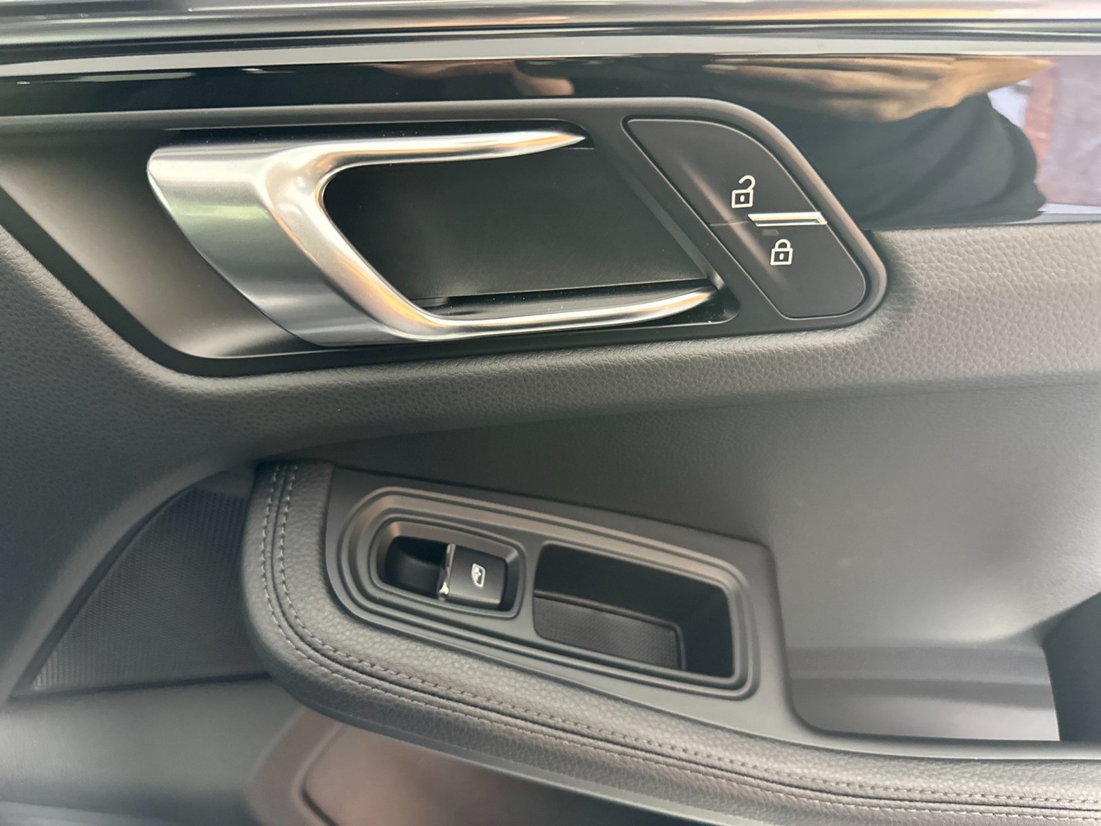 Certified 2026 Porsche Macan AWD/4WD image 20