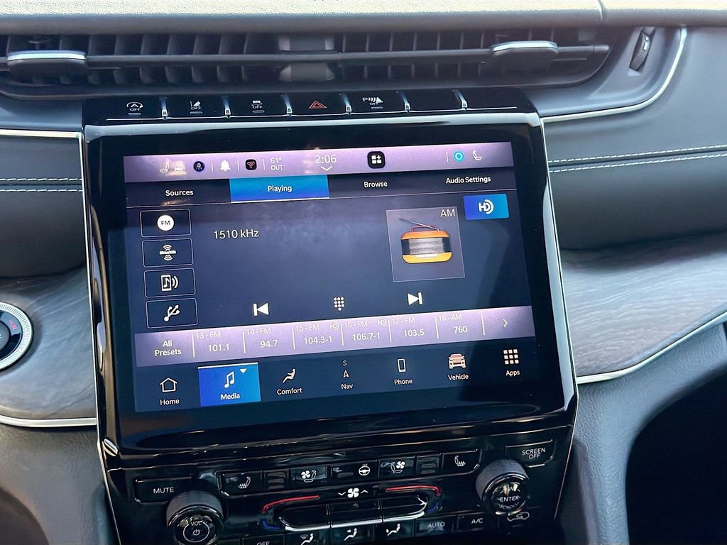 Used 2023 Jeep Grand Cherokee Overland image 33