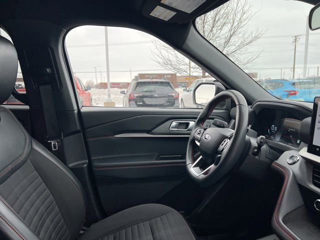Used 2025 Ford Explorer ST-Line image 39
