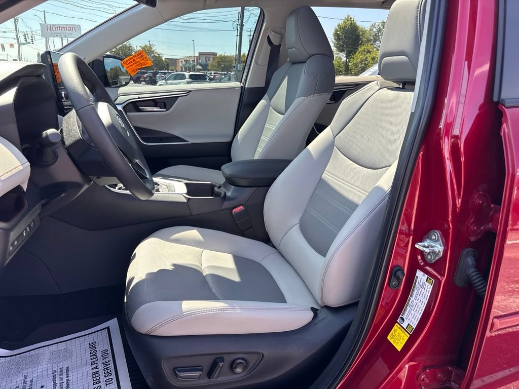 Used 2025 Toyota RAV4 Limited w/ Weather Package AWD/4WD image 18