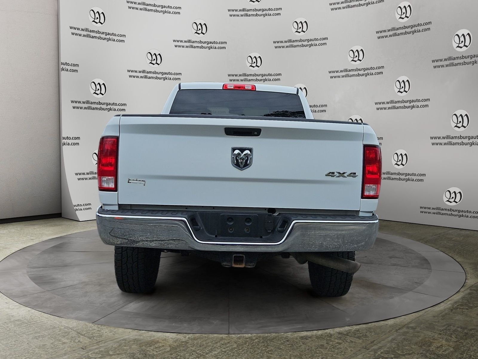 Used 2017 RAM 2500 Tradesman w/ Chrome Appearance Group AWD/4WD image 4