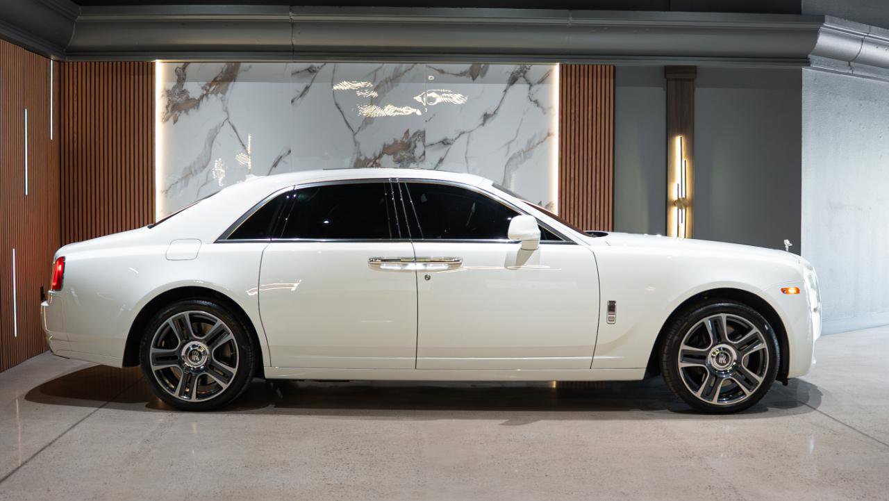Used 2017 Rolls-Royce Ghost image 13