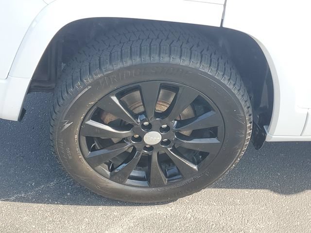 Used 2016 Jeep Cherokee Overland FWD image 5
