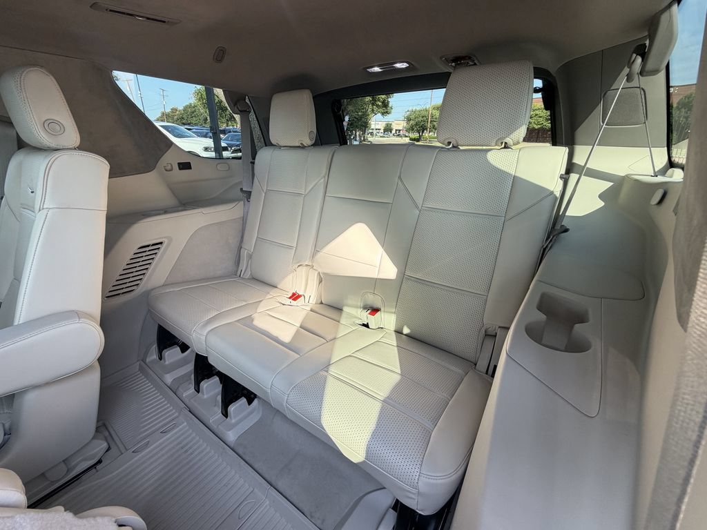Used 2023 Cadillac Escalade Premium Luxury Platinum RWD image 31